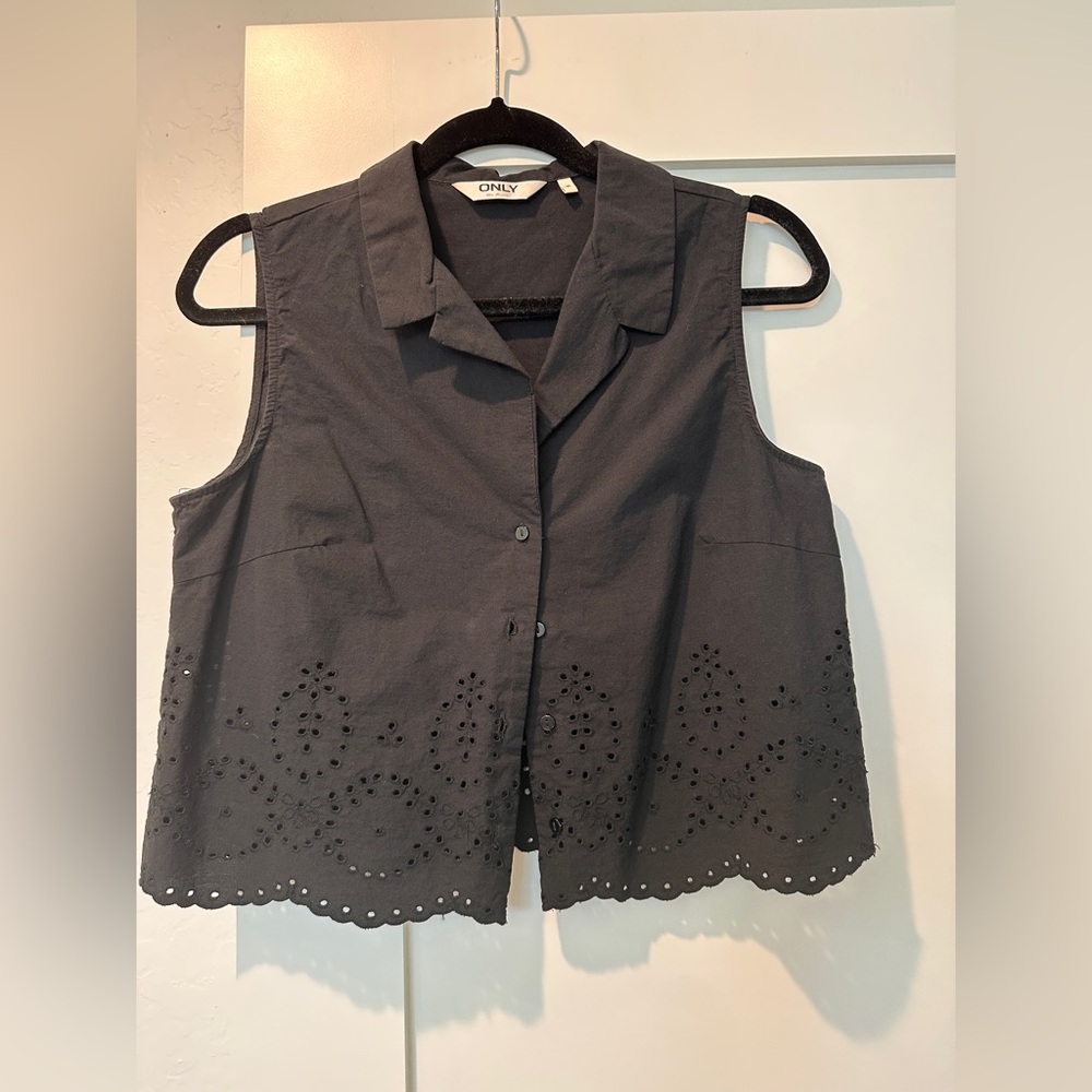 ONLY Women's Black Sleeveless Button up Top with eyelet detail